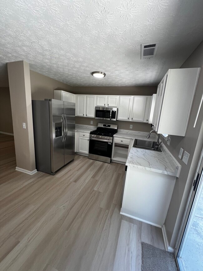 Building Photo - 2381 Rimmele Dr NW