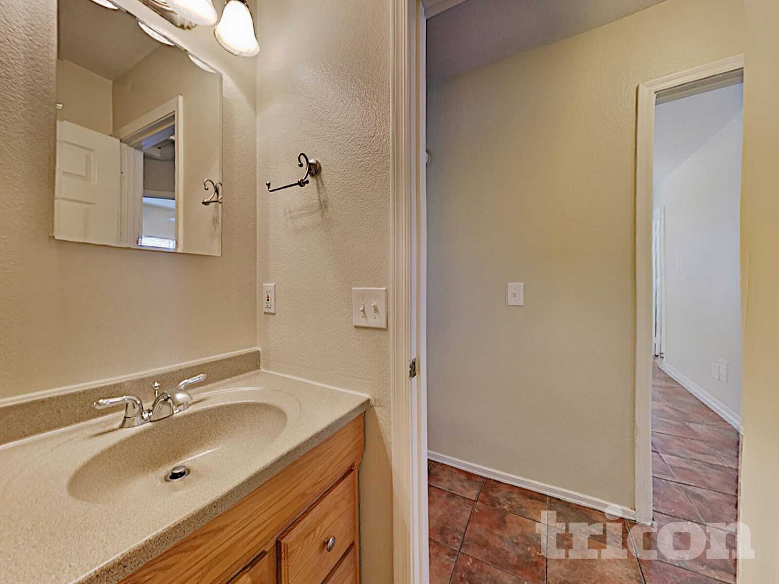 Building Photo - 11519 W Windrose Ave