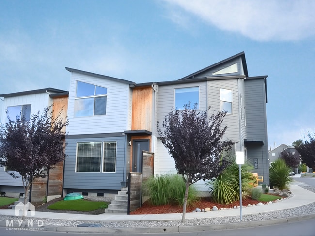 Building Photo - 118 N 43rd Pl