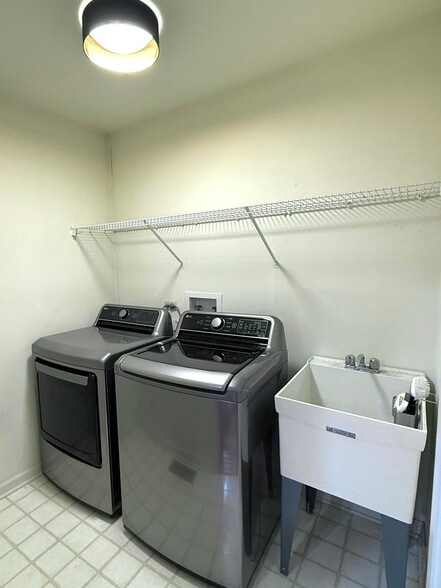 Building Photo - 1005 Middleton Pl