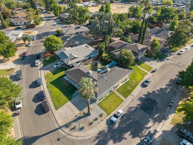 Building Photo - 2326 Ramon Dr