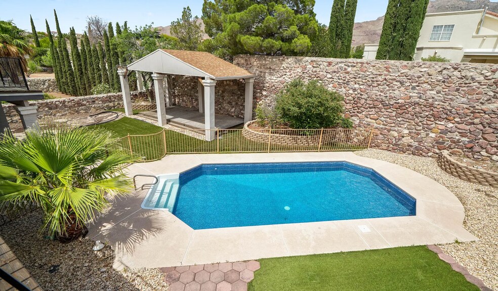 Building Photo - 908 Los Pinos Way