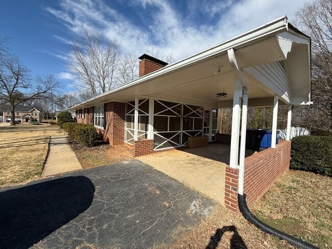 Building Photo - 2323 Frederick Dr