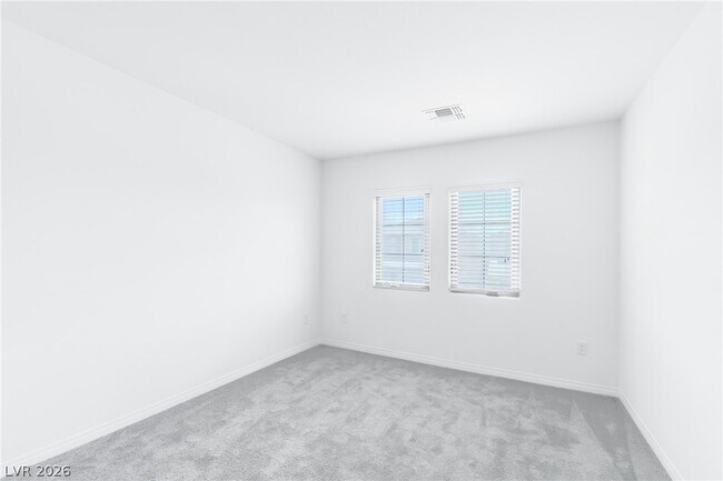 Building Photo - 638 Great River Ave