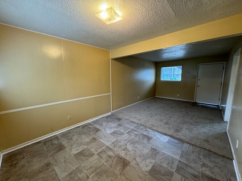 Building Photo - 302 Wolf St