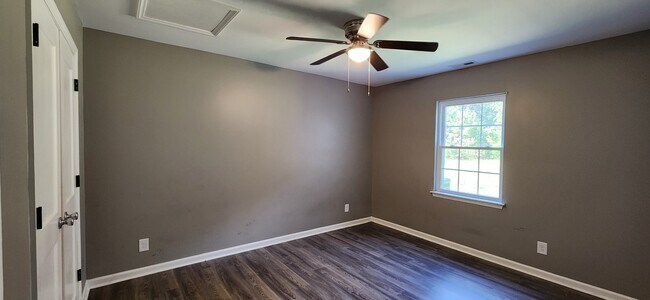 Building Photo - 608 Miller Ave