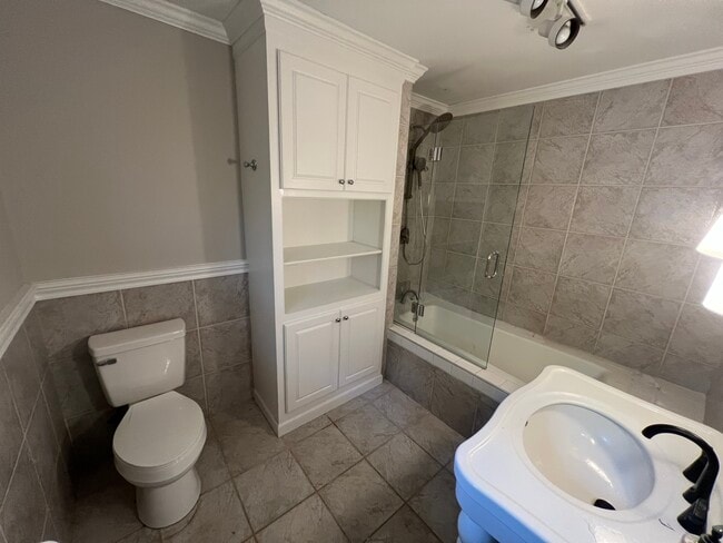 Building Photo - 5948 Edgewood Cir