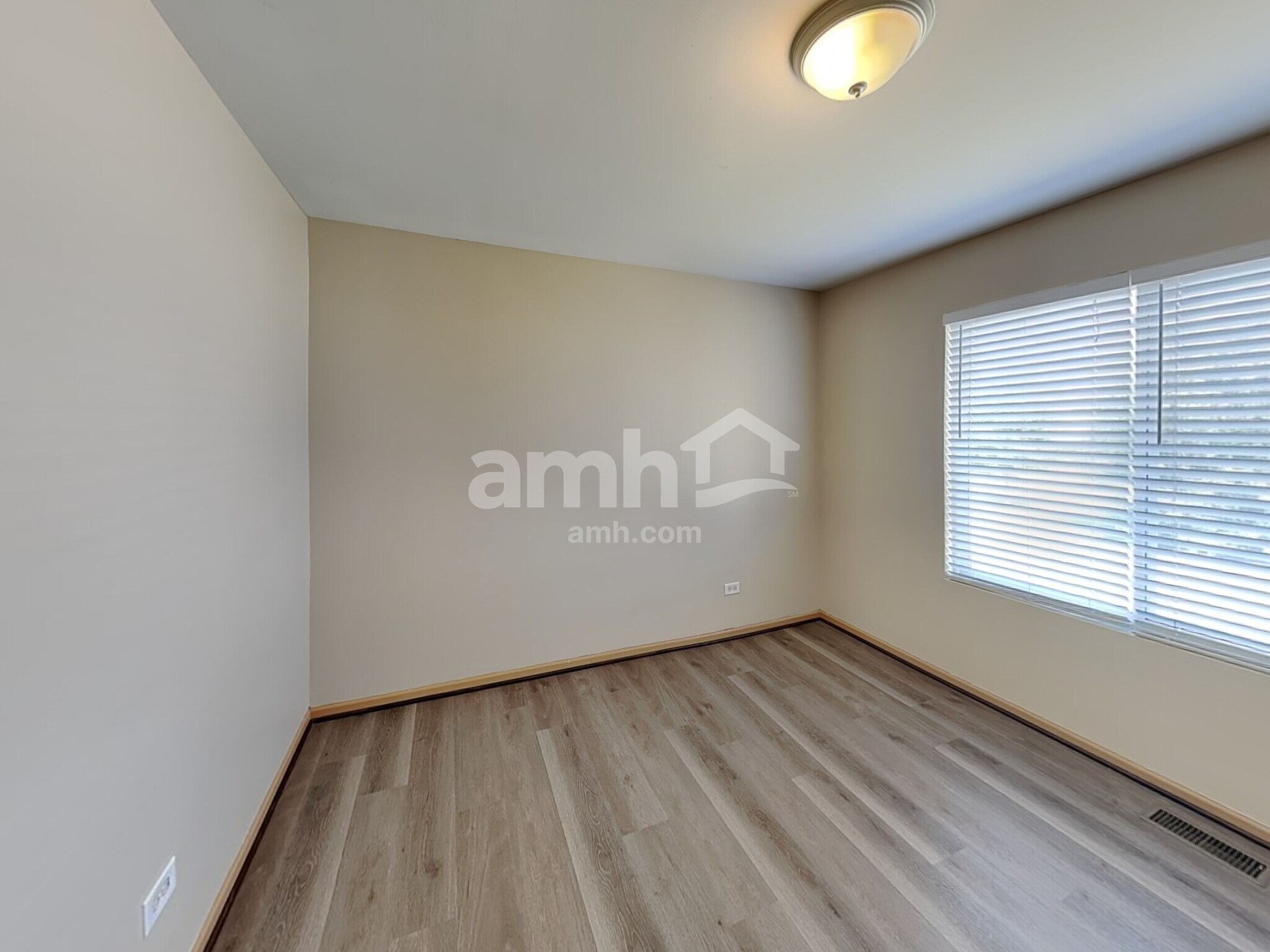 Building Photo - 25222 Declaration Dr