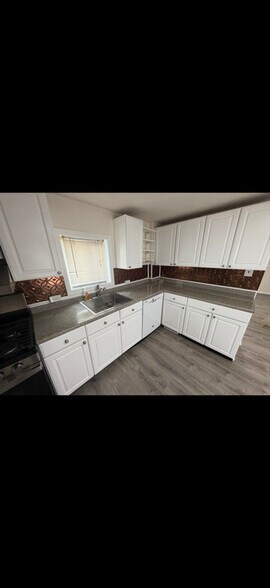 Building Photo - 191 Parkinson Ave