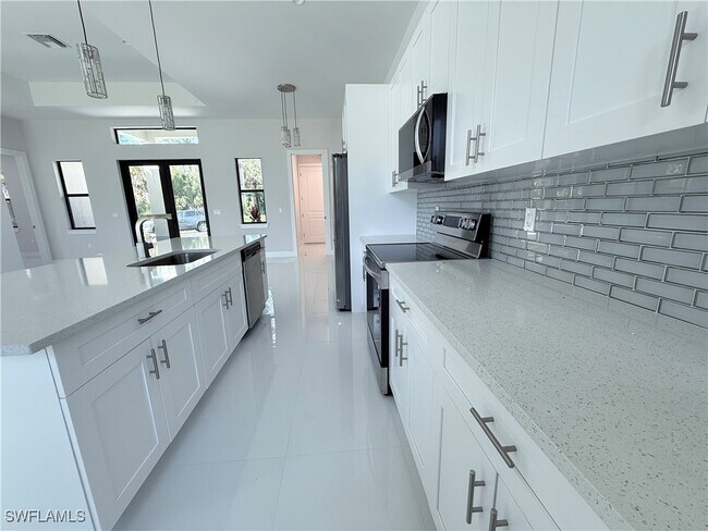 Building Photo - 2266 Desoto Blvd S