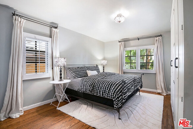 Building Photo - 543 N Las Palmas Ave