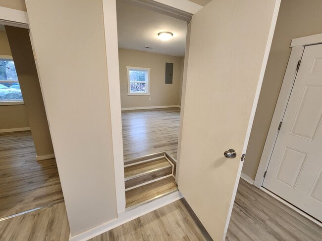 Building Photo - Spacious 3-Bedroom, 1-Bathroom Home AVAILABLE NOW!!