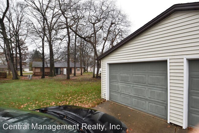 Building Photo - 2 br, 1 bath House - 120 W. Leyete Ave