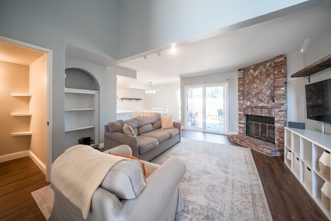 Building Photo - 1808 Cottonwood Ave