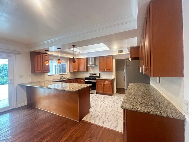 Building Photo - 2308 Henrietta Ave