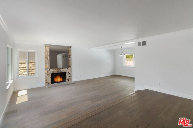 Building Photo - 22737 Stagg St