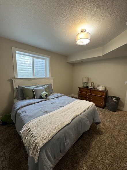 Building Photo - 1775 Brookview Dr