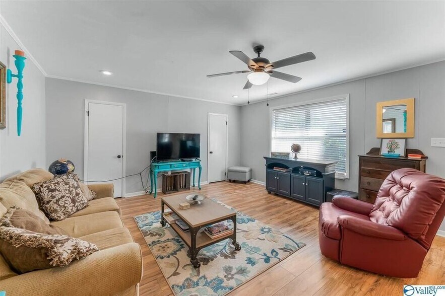 Building Photo - 623 E Tuscaloosa St