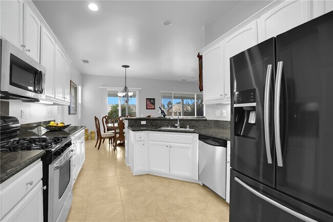 Building Photo - 515 Omar St