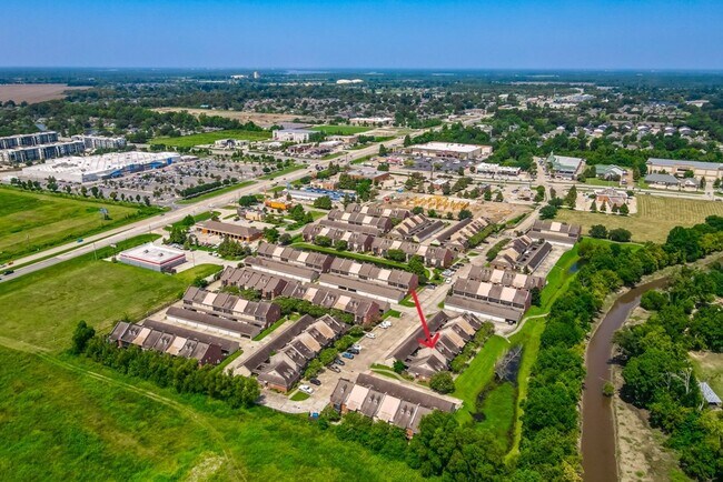 Building Photo - 10600 Lakes Blvd