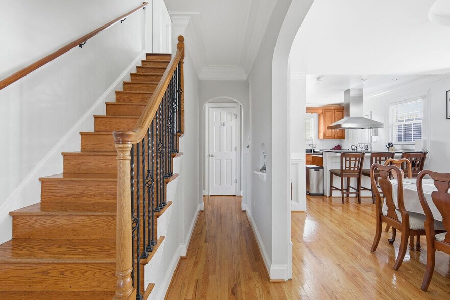 Building Photo - 1304 Van Buren St NW