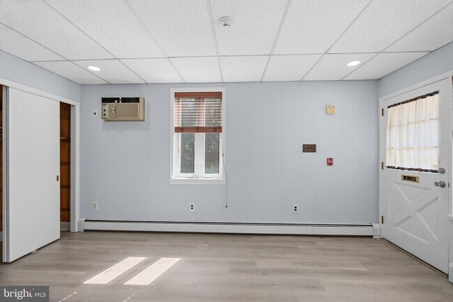 Building Photo - 906 Rhawn St