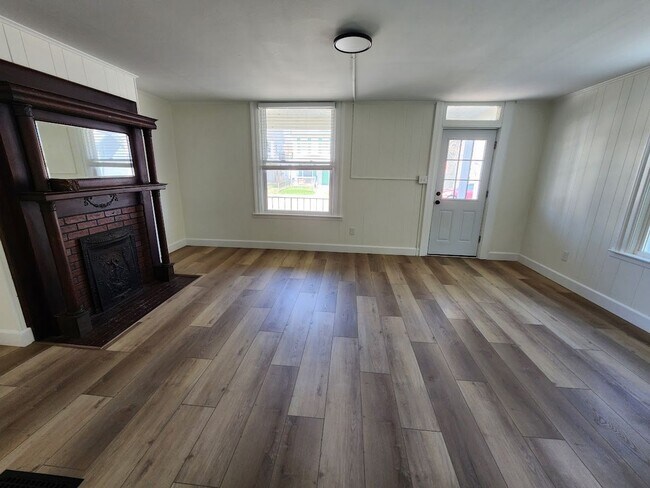 Building Photo - Spacious 4-bedroom house in Hamilton available mid-May