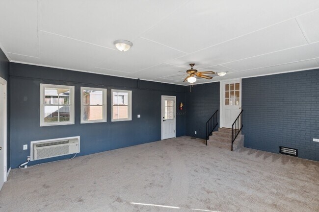 Building Photo - 220 Bartonwood Dr