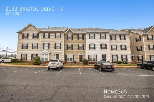 Building Photo - Three Bedroom Townhome Avington Park Commu...
