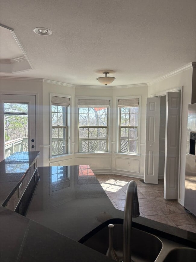 Building Photo - 4 Bedroom 3 Bath House