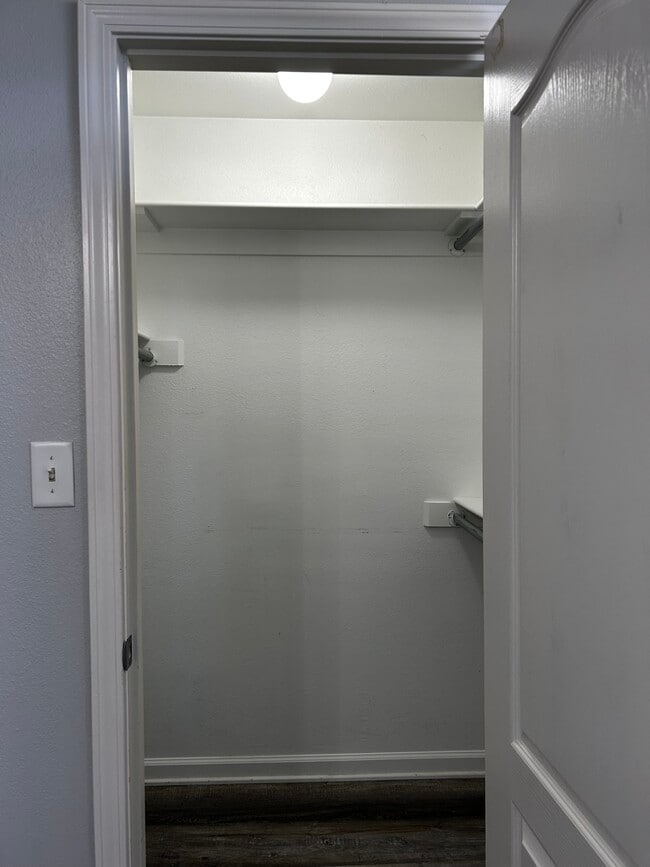 Building Photo - 210-210 Hidden Meadows Dr