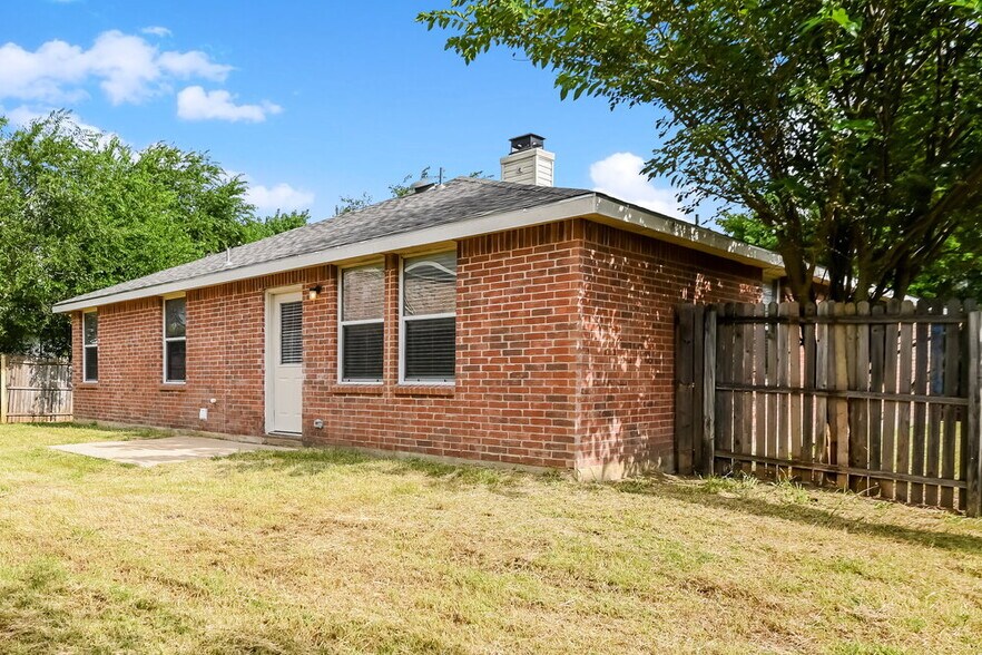 Building Photo - 1203 Wisdom Dr
