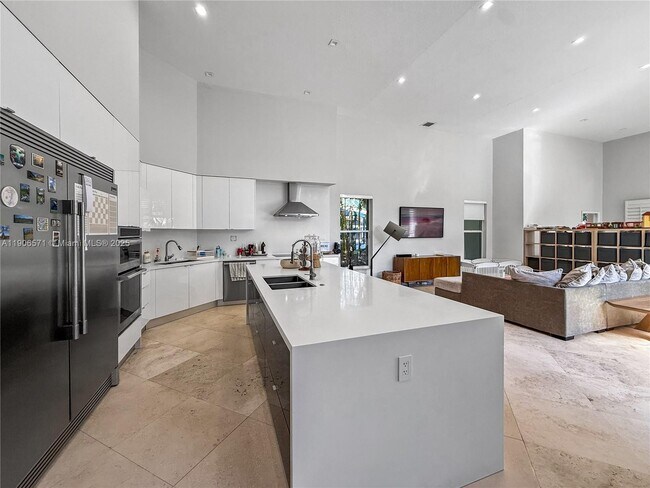 Building Photo - 2514 Poinciana Dr