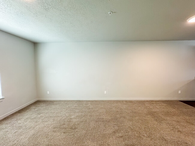 Building Photo - 64 W 600 S