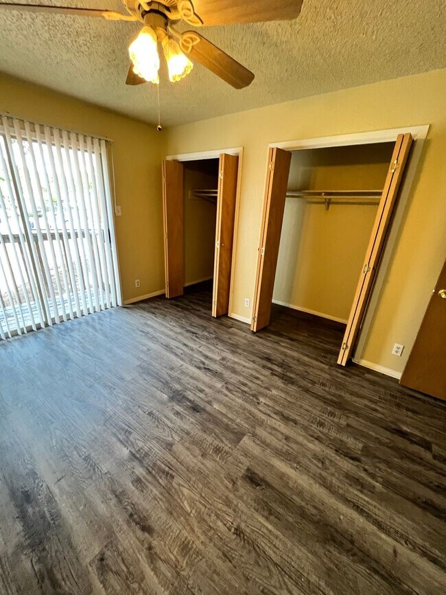 Building Photo - 2101 Granberry Dr