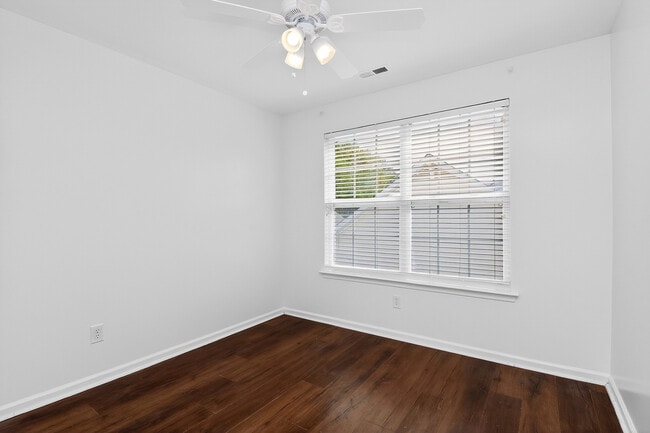 Building Photo - 1456 Stonedown Ln