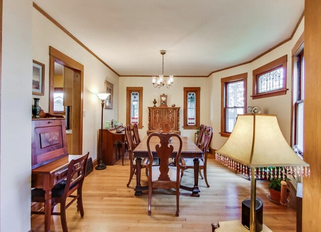 Building Photo - 804 S Grove Ave