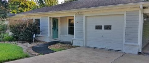 Building Photo - 206 Pecan Dr
