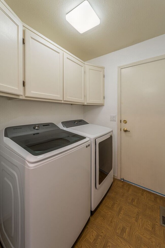 Building Photo - Southwest Reno Hidden Gem - Stunning Back ...