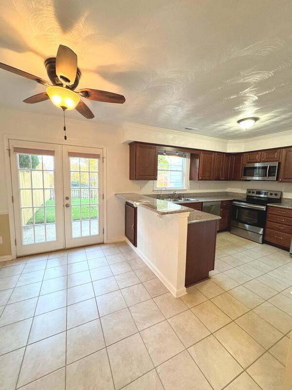 Building Photo - 1363 Battleford Dr