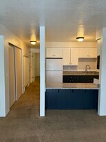 Building Photo - 5676 Meadow Ln