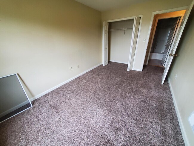 Building Photo - 667 Walnut Tree Dr
