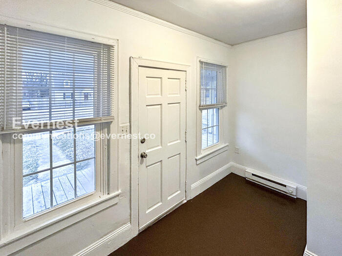 Building Photo - 802 E Broadway