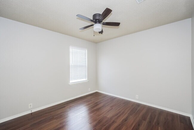 Building Photo - 1028 Springcreek Dr