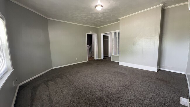 Building Photo - 1521 E Kirby Ave