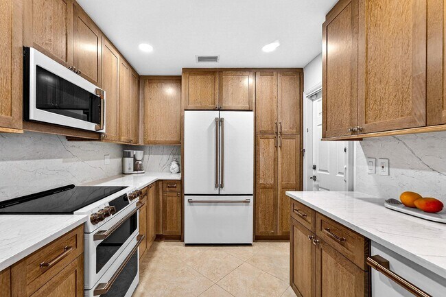 Building Photo - 812 Ocean Dunes Cir