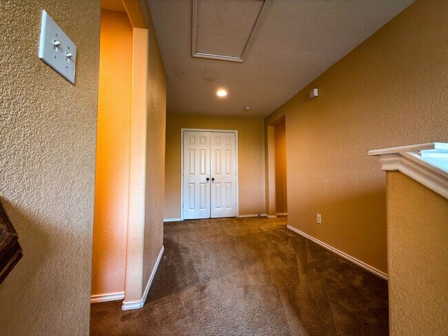 Building Photo - University Park - 5 bedrooms, 3-1/2 Baths
