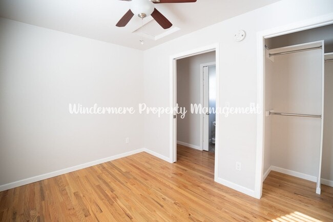 Building Photo - Beautifully Remodeled 2 bedroom in convenient location, private balcony, over sized garage, A/C a...