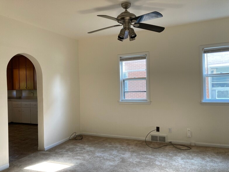 Building Photo - 1213 Gilson St