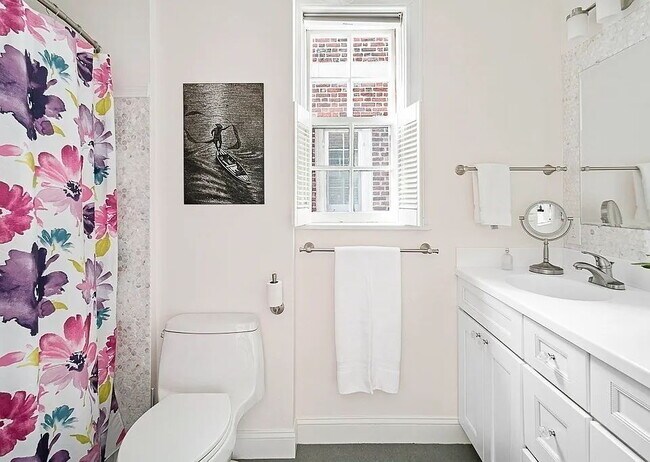 Building Photo - "Spacious 2-Bed, 2-Bath Gem in Cambridge - 1537 Sq Ft of Comfort & Style!"